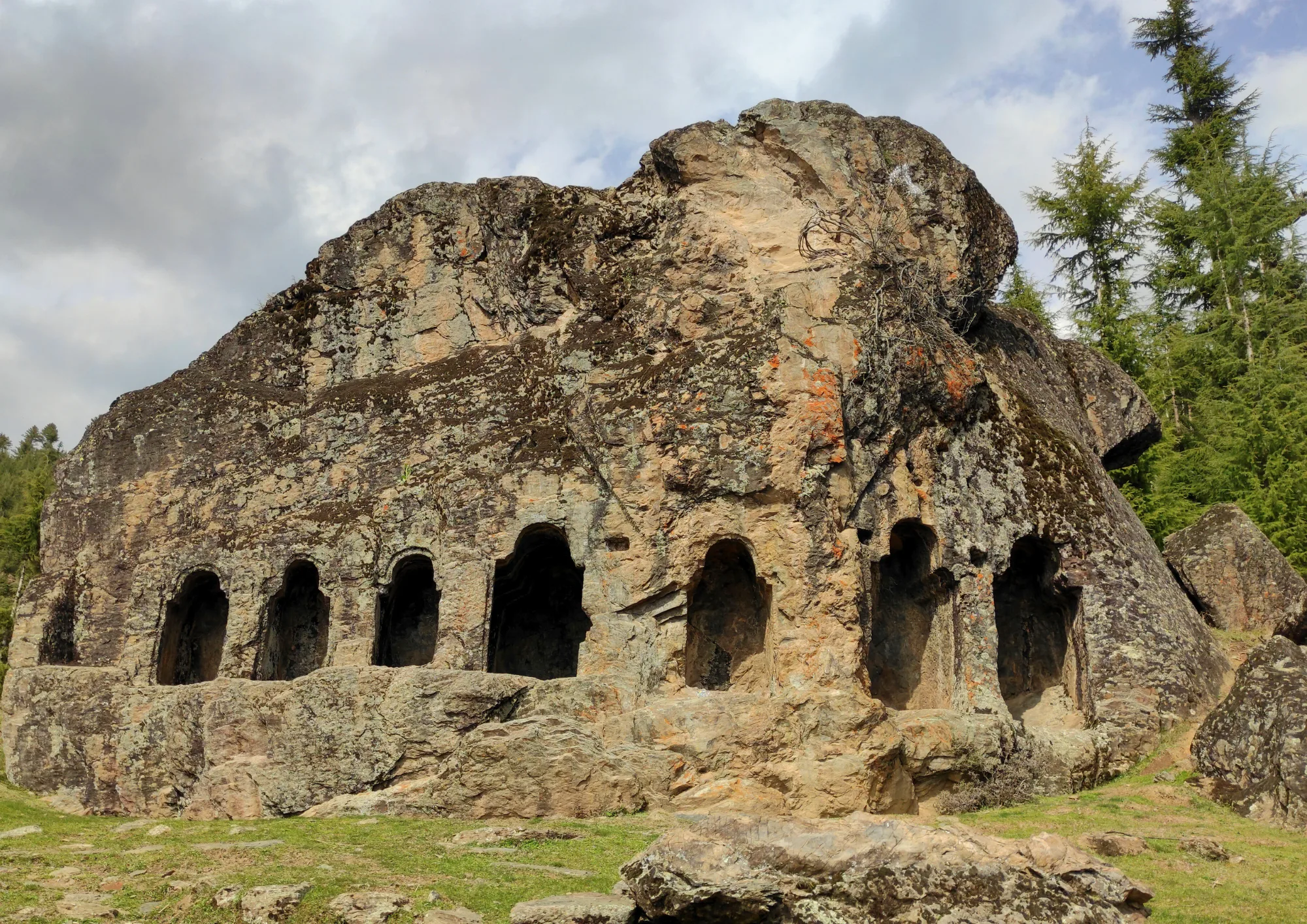 Kalaroos Caves (Qila-e-Karoos)